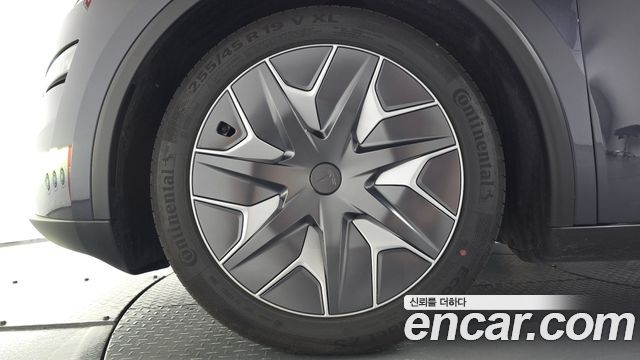 Tesla Model Y L Long Range AWD — пробег 6 662 км — фото 5 из 5