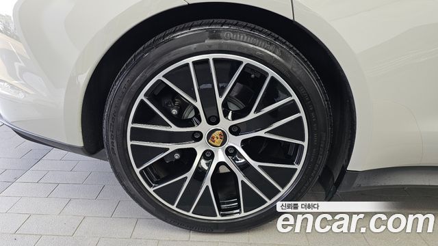 Porsche Taycan Base — пробег 51 347 км — фото 5 из 5