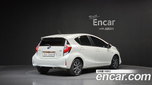 Toyota Prius 1.5 — пробег 65 561 км — фото 2 из 5