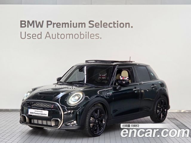 Mini Cooper 5Door Resolute Edition 3rd Gen — пробег 9 295 км — фото 1 из 5