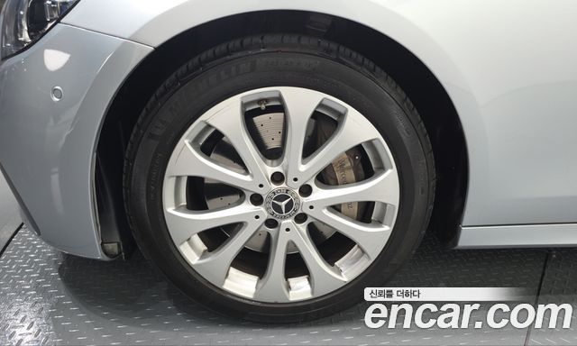 Mercedes-Benz E-Class E350 4MATIC AMG Line — пробег 106 501 км — фото 5 из 5