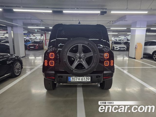 Land Rover Defender 110 P300 X-Dynamic SE — пробег 15 км — фото 5 из 5