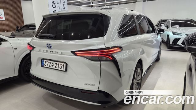Toyota Sienna 2.5 Hybrid 2WD — пробег 2 343 км — фото 2 из 5