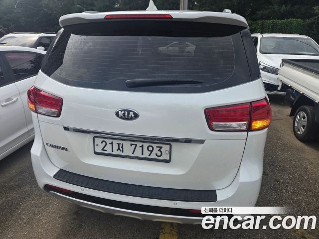 Kia Carnival 9-seater Luxury — пробег 206 000 км — фото 4 из 5