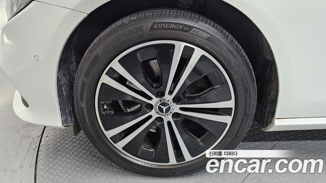 Mercedes-Benz E-Class E220d Avantgarde — пробег 75 521 км — фото 5 из 5