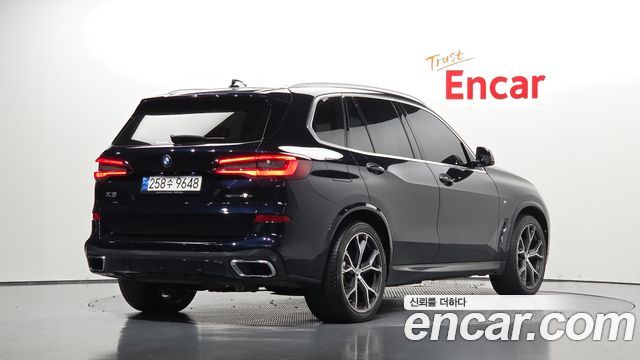 BMW X5 xDrive 45e M Sport — пробег 121 623 км — фото 2 из 5