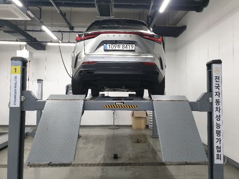 Lexus NX Premium — пробег 3 587 км — фото 2 из 3