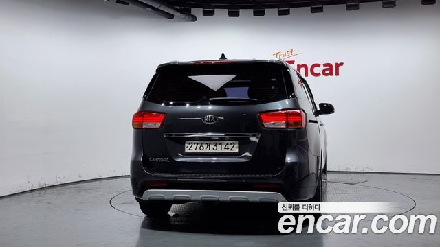 Kia Carnival Gasoline 9-seater Noblesse — пробег 180 952 км — фото 4 из 5