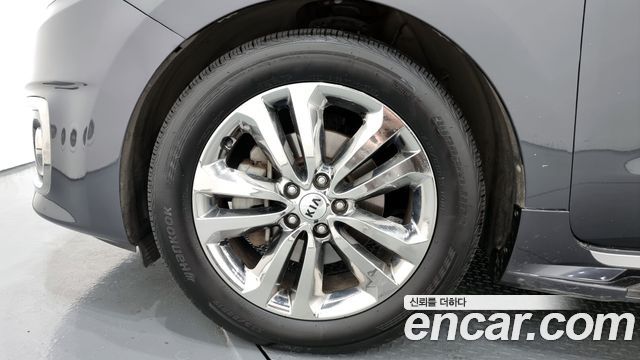 Kia Carnival Gasoline 9-seater Noblesse — пробег 180 952 км — фото 5 из 5