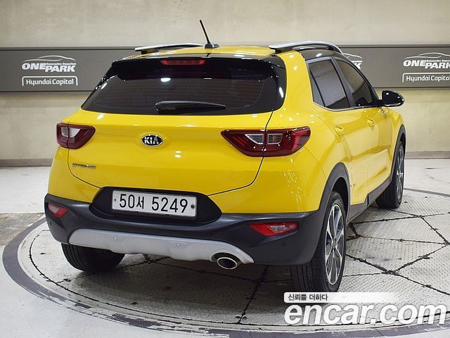 Kia Stonic 1.4 Prestige — пробег 66 000 км — фото 2 из 5