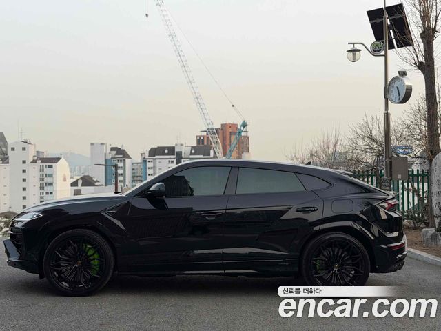 Lamborghini Urus из Кореи Encar