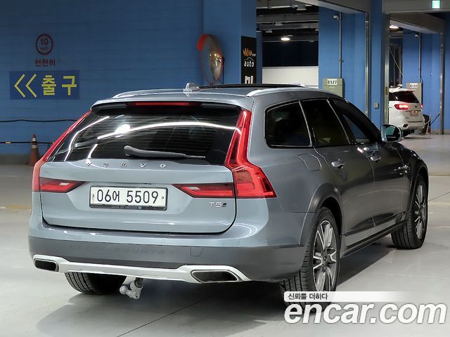 Volvo V90 T5 Pro AWD — пробег 160 449 км — фото 2 из 5