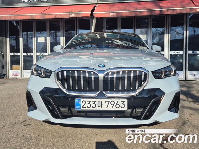 BMW 5-Series 530i xDrive M Sport — пробег 764 км — фото 1 из 5