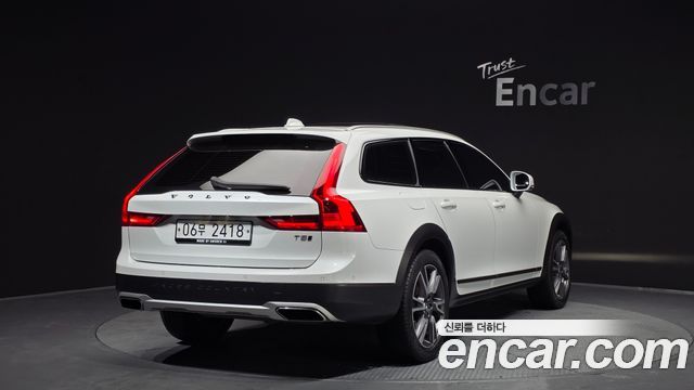 Volvo V90 T5 Pro AWD — пробег 72 444 км — фото 2 из 5