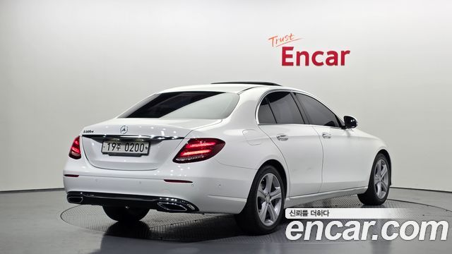 Mercedes-Benz E-Class E220d Avantgarde — пробег 125 643 км — фото 2 из 5