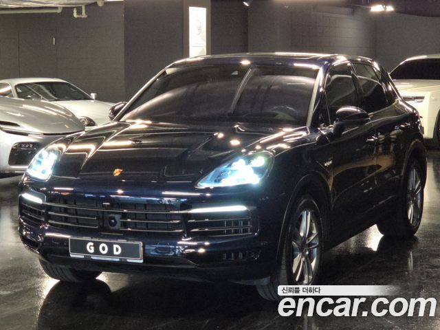 Porsche Cayenne 3.0 E-Hybrid — пробег 49 000 км — фото 2 из 5