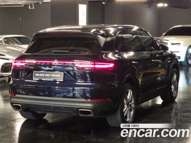 Porsche Cayenne 3.0 E-Hybrid — пробег 49 000 км — фото 4 из 5