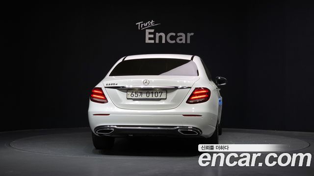 Mercedes-Benz E-Class E220d Avantgarde — пробег 112 648 км — фото 4 из 5