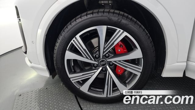 Audi SQ6 e-tron Quattro — пробег 6 187 км — фото 5 из 5