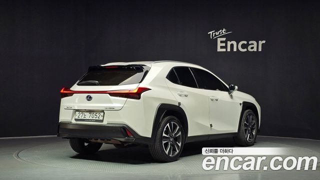 Lexus UX из Кореи Encar