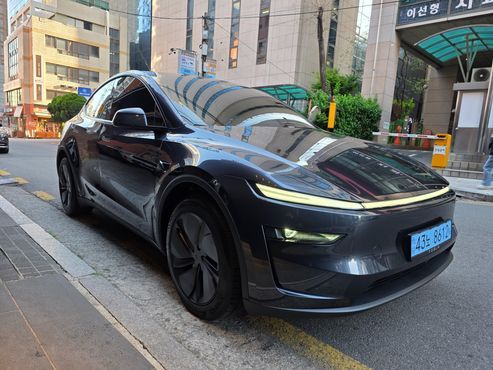 Tesla Model Y Premium RWD — пробег 756 км — фото 3 из 5