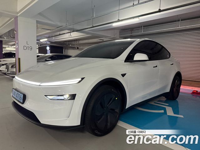 Tesla Model Y Premium RWD — пробег 1 210 км — фото 2 из 5