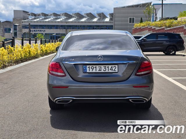 Mercedes-Benz E-Class E220d Avantgarde — пробег 104 000 км — фото 5 из 5