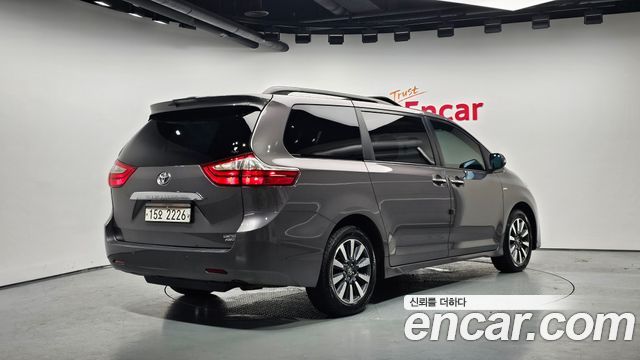Toyota Sienna 3.5 AWD — пробег 50 575 км — фото 2 из 5