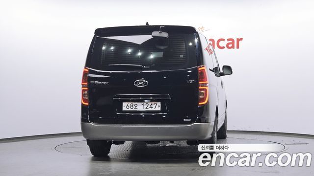 Hyundai Starex 4WD Urban 9-Seater Exclusive — пробег 124 445 км — фото 4 из 5