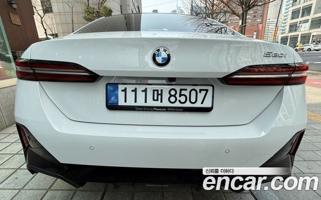 BMW 5-Series 520i M Sport — пробег 1 100 км — фото 4 из 5
