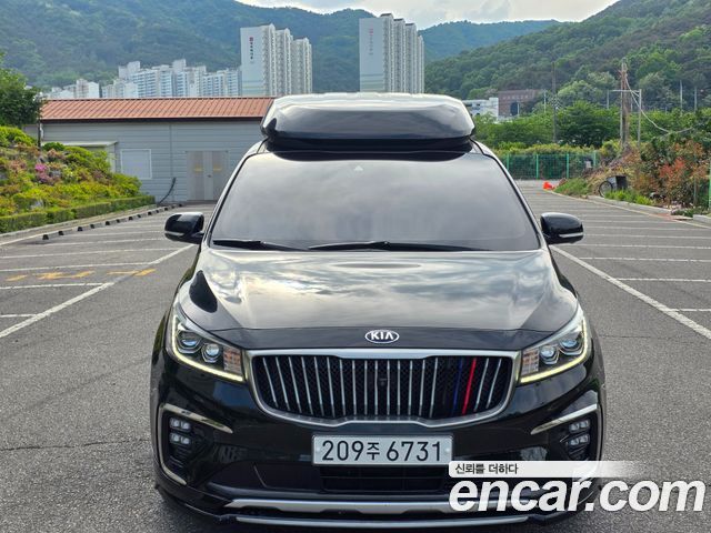 Kia Carnival 7-Seater Hi-Limousine President — пробег 90 500 км — фото 1 из 5