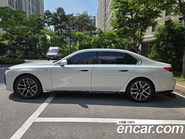 BMW 7-Series 740d xDrive M Sport — пробег 32 050 км — фото 4 из 5