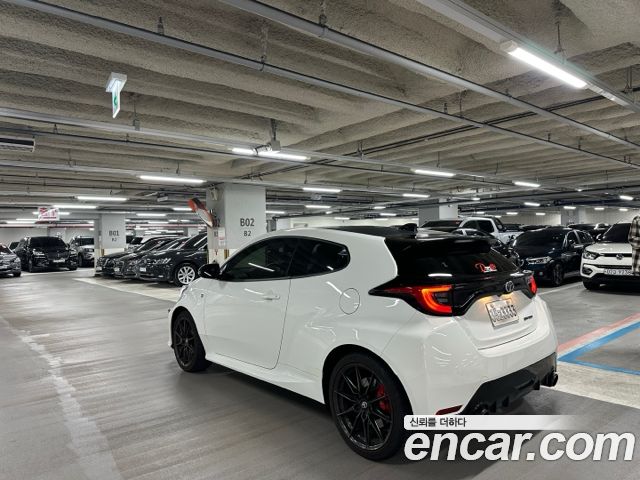 Toyota Yaris(Vitz) из Кореи Encar