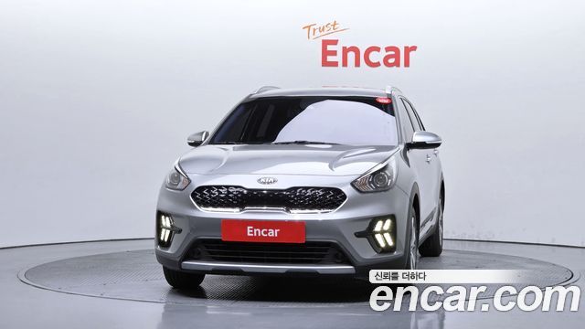 Kia Niro 1.6 HEV Luxury — пробег 63 009 км — фото 3 из 5