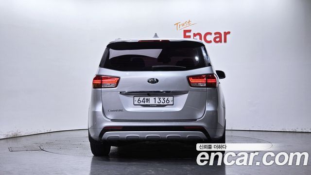 Kia Carnival из Кореи Encar