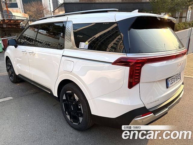 Kia Carnival HEV 9seater Signature — пробег 2 900 км — фото 3 из 5