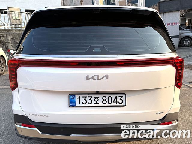 Kia Carnival HEV 9seater Signature — пробег 2 900 км — фото 4 из 5