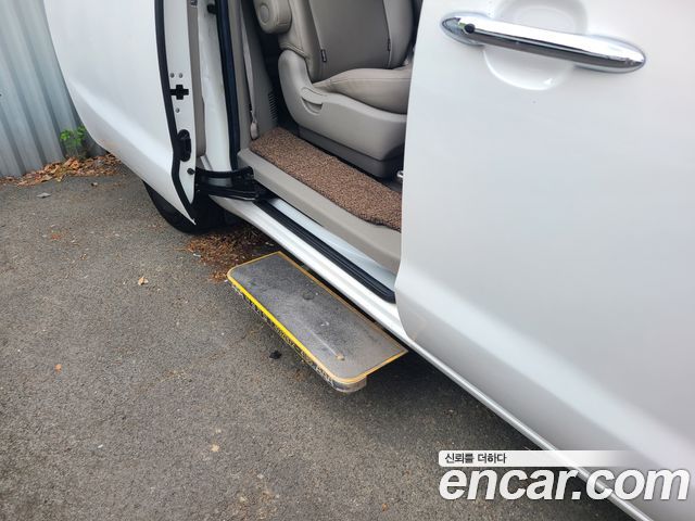 Kia Carnival 11-Seater Deluxe — пробег 92 986 км — фото 4 из 5