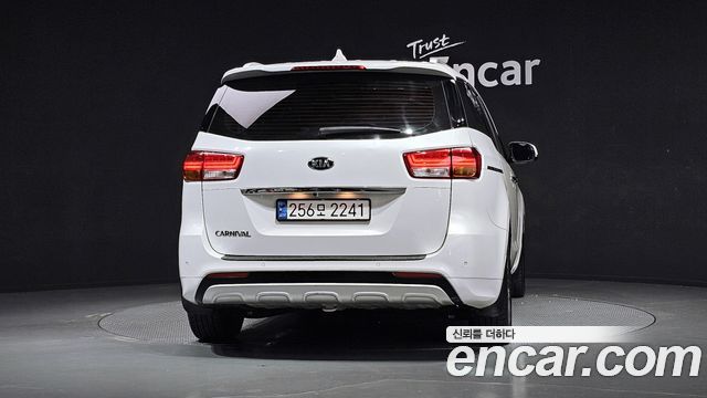 Kia Carnival из Кореи Encar