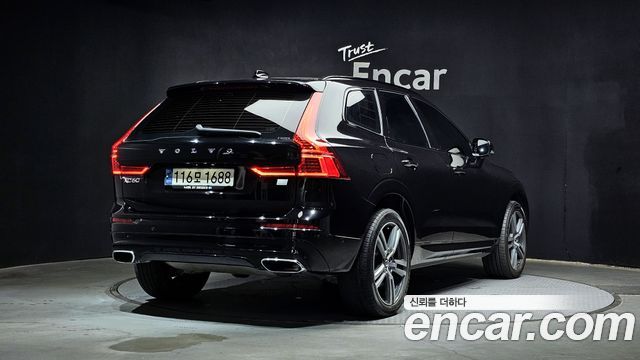 Volvo XC60 T8 R-Design — пробег 33 688 км — фото 2 из 5