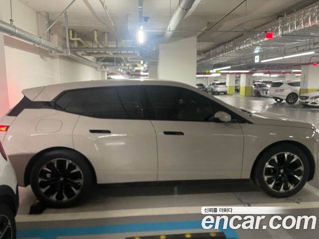 BMW iX xDrive45 M Sport — пробег 6 700 км — фото 2 из 5