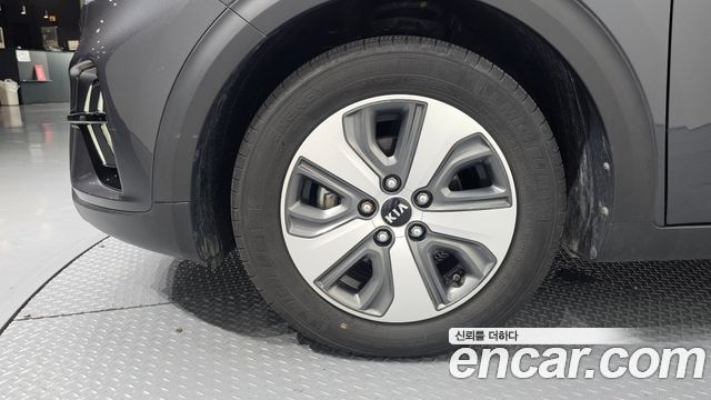 Kia Niro 1.6 HEV Luxury — пробег 44 605 км — фото 5 из 5