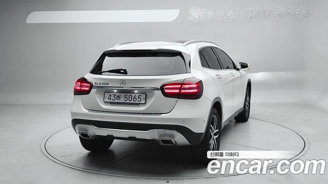 Mercedes-Benz GLA-Class GLA220 Premium — пробег 67 907 км — фото 2 из 5
