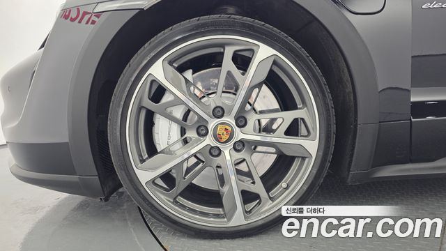 Porsche Taycan Turbo Cross Turismo — пробег 48 115 км — фото 5 из 5