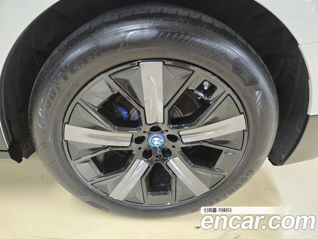 BMW iX из Кореи Encar