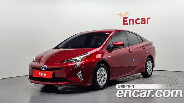 Toyota Prius 1.8 E — пробег 55 498 км — фото 1 из 5