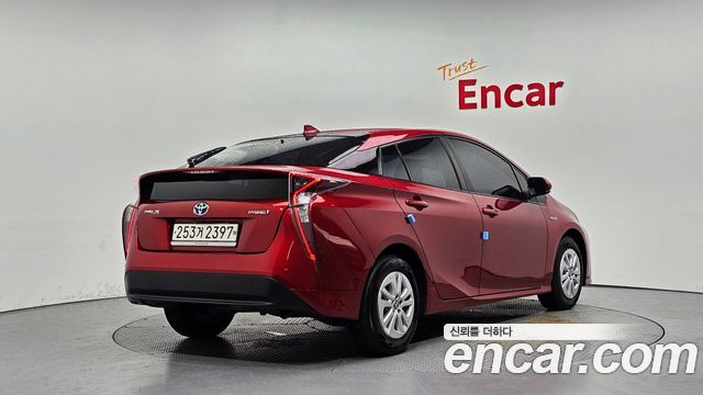 Toyota Prius 1.8 E — пробег 55 498 км — фото 2 из 5