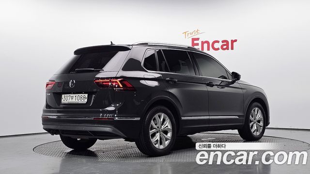 Volkswagen Tiguan 2.0 TDI Premium — пробег 92 127 км — фото 2 из 5