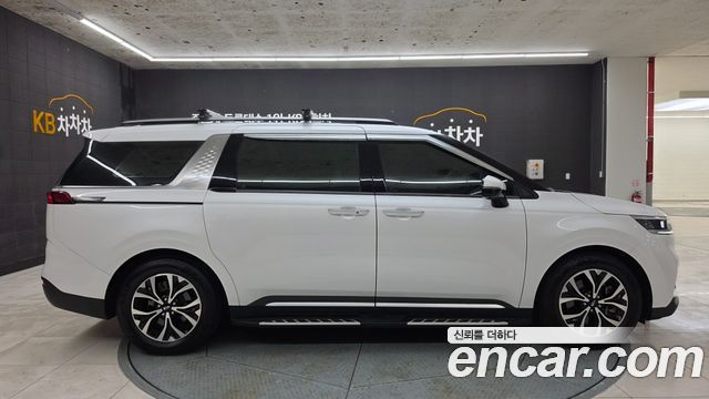 Kia Carnival 9-Seater Signature — пробег 22 260 км — фото 2 из 5