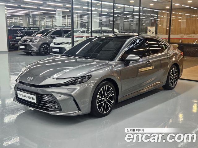 Toyota Camry 2.5 XLE Premium Hybrid — пробег 3 694 км — фото 1 из 5